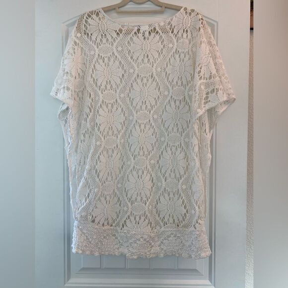 🌞Trina Turk new crochet top. - Picture 4 of 6